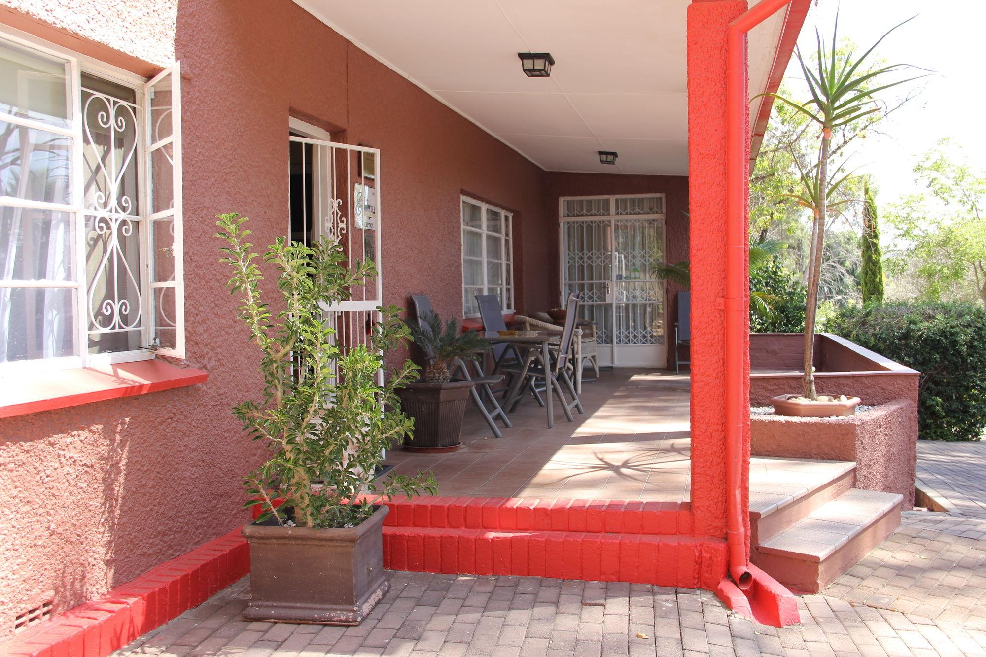 Gumtree Guest House Oudtshoorn Kültér fotó